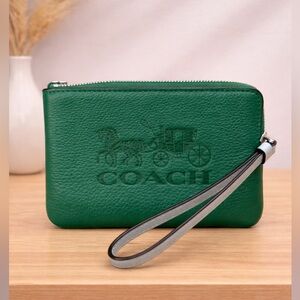 Coach Green Pebbled Leather Wristlet Pouch | Horse & Carriage Logo NWOT